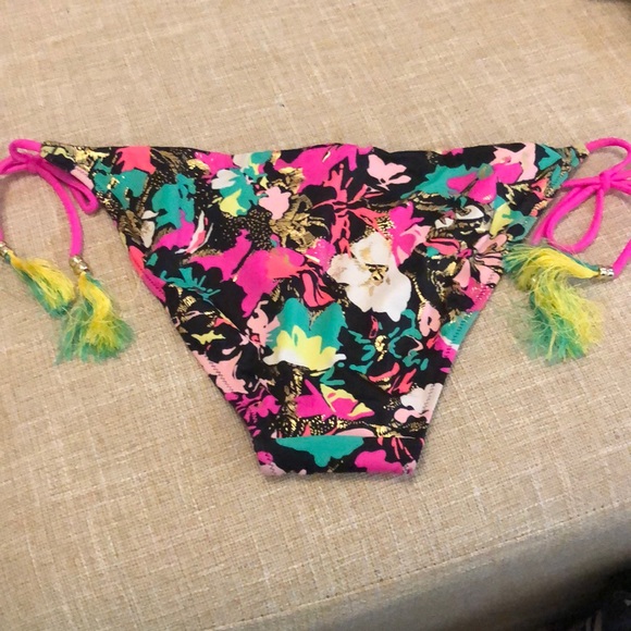 Victoria’s Secret bikini bottom - Picture 3 of 3